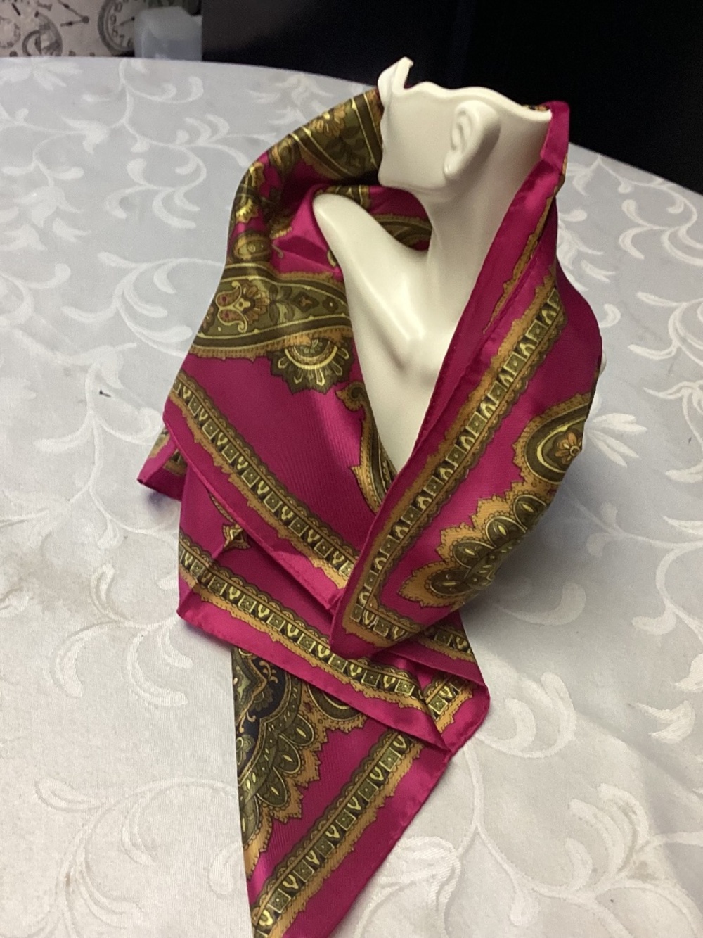 Lovely scarf vintage pristine colors are fabulous. MINT NASHARR.FIERIES DESIGNER